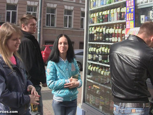 Молодые проститутки из Воронежа поделили парней